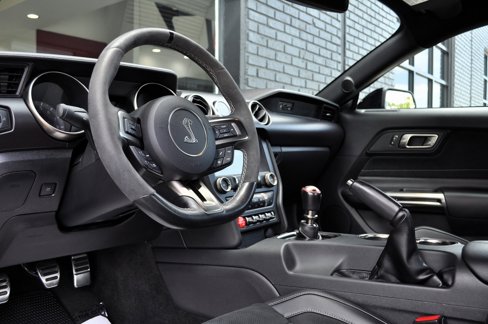 Used 2016 Ford Mustang Shelby GT350 w/ Technology Package image 32