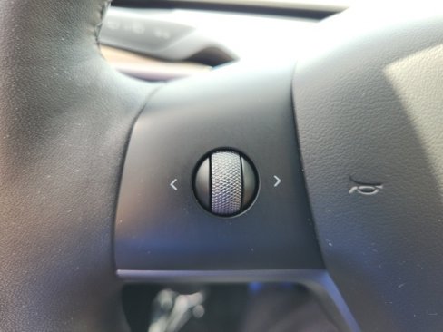 Used 2023 Tesla Model Y Long Range image 37