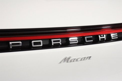 Certified 2025 Porsche Macan image 22
