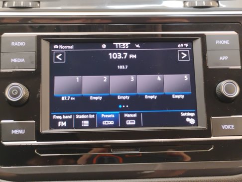 Used 2022 Volkswagen Tiguan S image 33