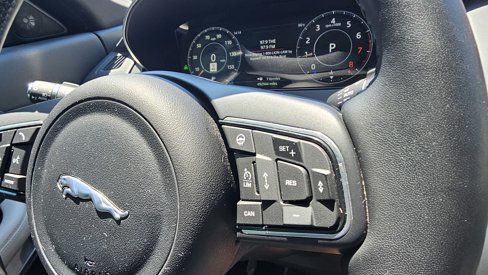 Used 2018 Jaguar E-PACE SE image 45