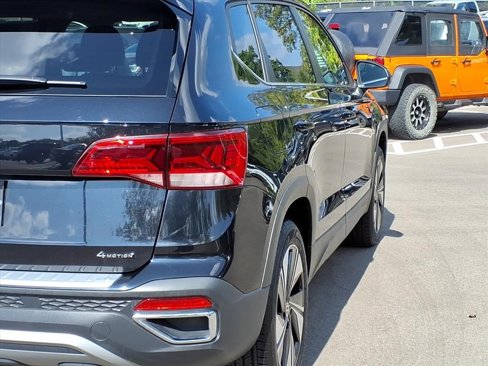 Certified 2024 Volkswagen Taos SE image 27