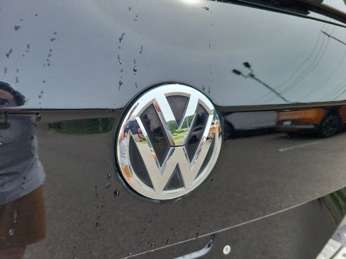 Used 2021 Volkswagen Tiguan S image 33