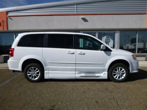 Used 2014 Dodge Grand Caravan SXT w/ Rear Park Assist Package image 6