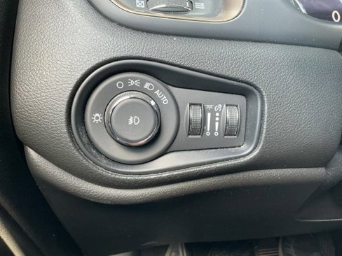 Used 2023 Jeep Renegade Latitude image 26