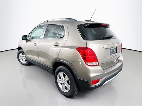Used 2020 Chevrolet Trax LT w/ LT Convenience Package image 5