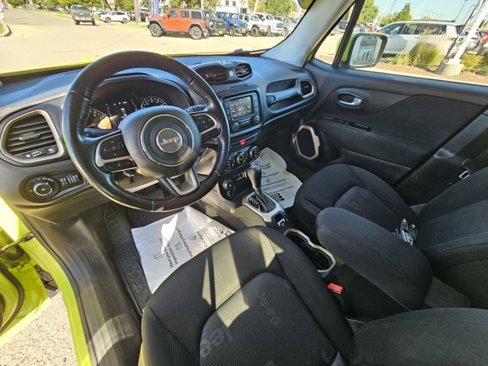 Used 2017 Jeep Renegade Latitude w/ Popular Equipment Group image 13