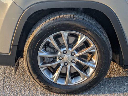 Used 2020 Jeep Cherokee Latitude Plus image 13