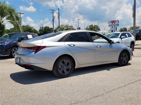 Used 2023 Hyundai Elantra SEL image 7