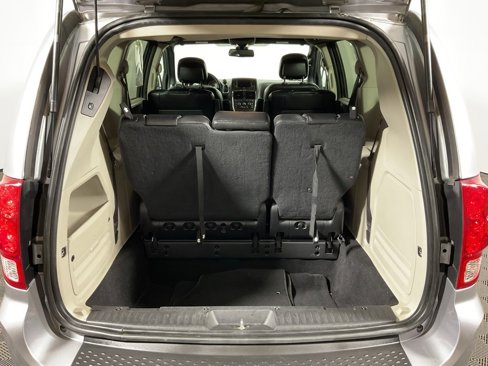 Used 2019 Dodge Grand Caravan SXT image 13