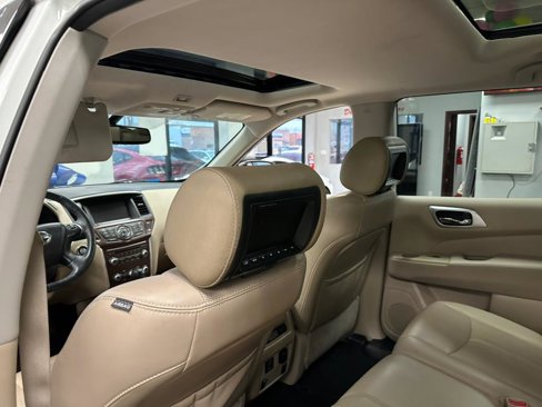Used 2018 Nissan Pathfinder Platinum image 23