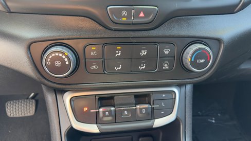 Used 2024 GMC Terrain SLE image 20