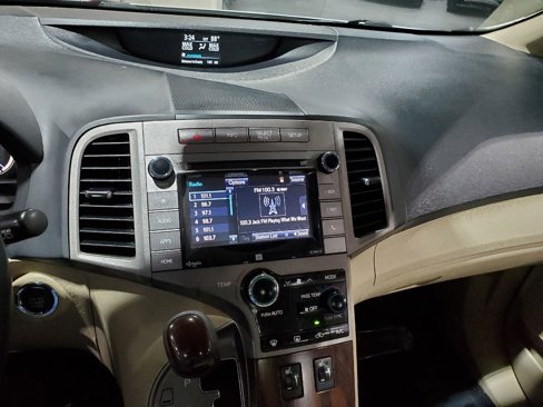Used 2015 Toyota Venza XLE image 28