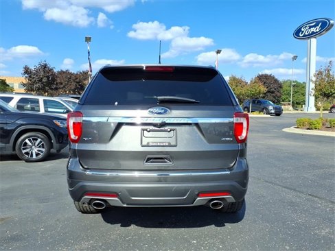 Used 2018 Ford Explorer XLT w/ Equipment Group 202A image 6