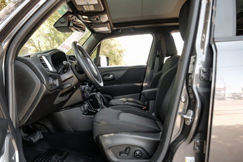 Used 2021 Jeep Renegade Latitude w/ Sun & Sound Group image 43