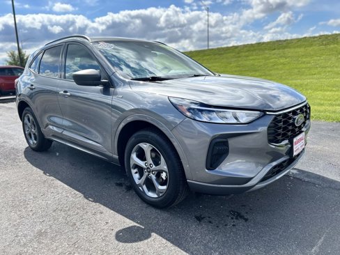 Used 2024 Ford Escape ST-Line image 2