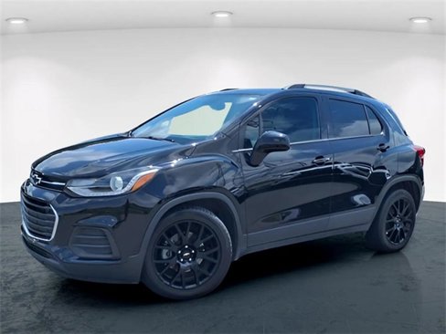 Used 2022 Chevrolet Trax LT w/ Midnight Edition image 2