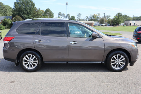 Used 2015 Nissan Pathfinder SV w/ Cargo Package image 8