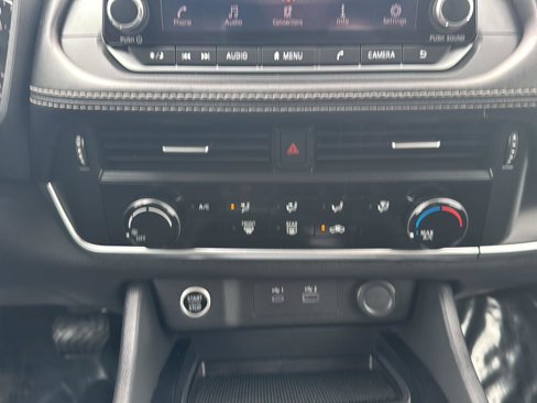 Used 2023 Nissan Rogue S image 15