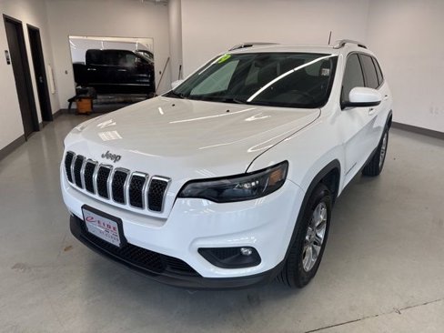 Used 2019 Jeep Cherokee Latitude Plus w/ Cold Weather Group image 4