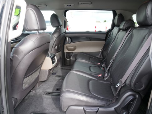 Used 2025 Kia Carnival image 14
