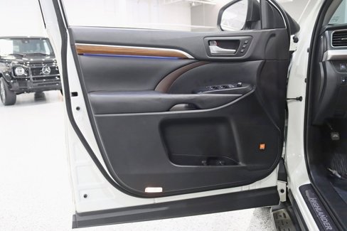 Used 2019 Toyota Highlander Limited Platinum image 32