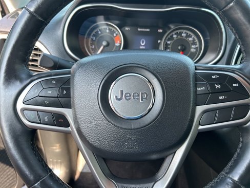 Used 2019 Jeep Cherokee Limited image 24