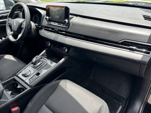 Used 2022 Mitsubishi Outlander ES image 12