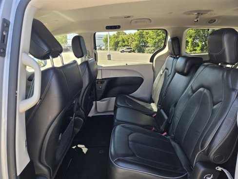 Used 2018 Chrysler Pacifica Limited w/ Advanced Safetytec Group image 10