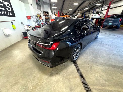 Used 2020 BMW 750i xDrive w/ M Sport Package image 4