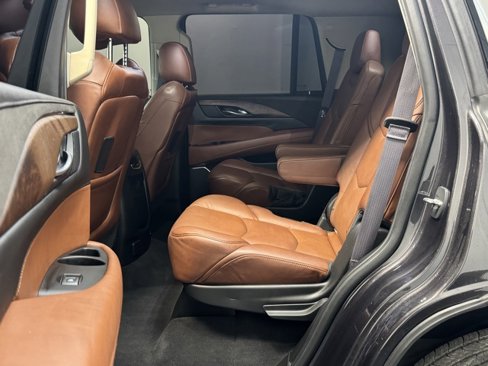 Used 2015 Cadillac Escalade Luxury image 29