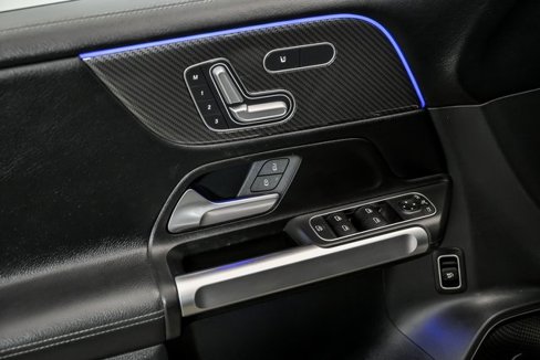 Used 2021 Mercedes-Benz GLB 250 4MATIC image 9