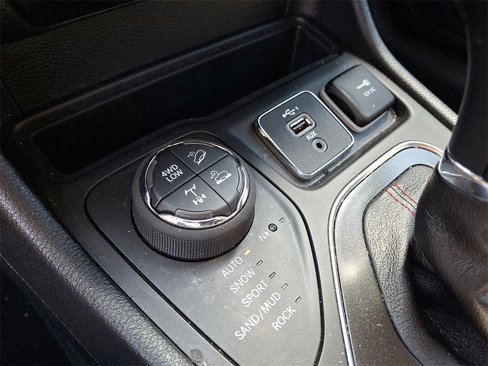 Used 2021 Jeep Cherokee Trailhawk w/ Technology Group image 24