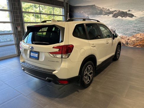 Used 2021 Subaru Forester Premium image 33