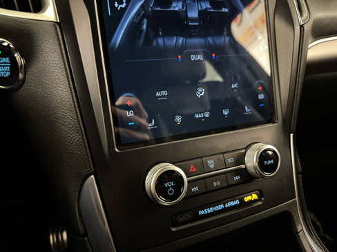 Used 2021 Ford Edge ST image 23