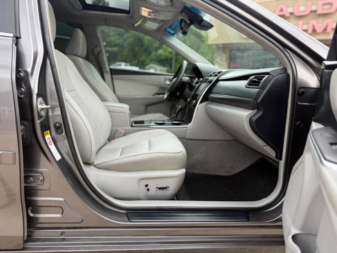 Used 2015 Toyota Camry XLE w/ Moonroof Package image 24