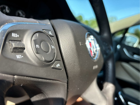 Used 2020 Buick Enclave Essence w/ Sound and Sites Package image 11