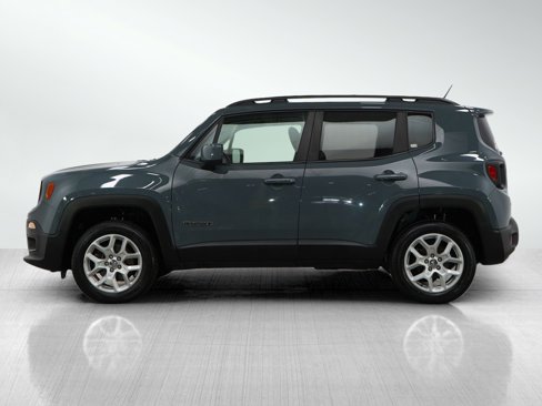 Used 2017 Jeep Renegade Latitude w/ Cold Weather Group image 2