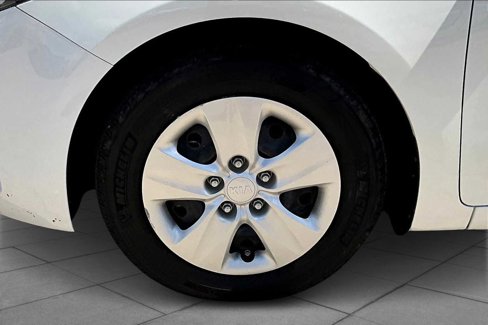 Used 2017 Kia Forte LX image 9
