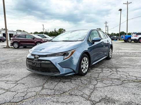 Used 2023 Toyota Corolla LE image 3