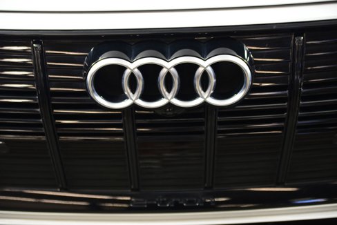 Certified 2022 Audi e-tron Premium w/ Convenience Plus Package image 15