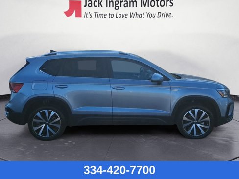 Certified 2024 Volkswagen Taos SE image 6
