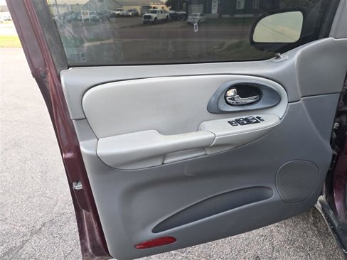 Used 2005 Chevrolet TrailBlazer LS w/ LS Preferred Equipment Group image 11