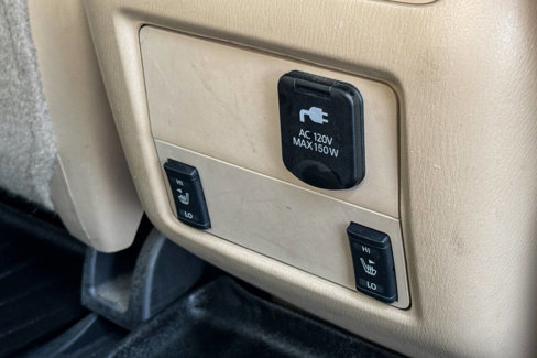 Used 2017 Nissan Pathfinder Platinum image 16