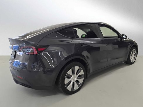 Used 2024 Tesla Model Y Long Range image 3