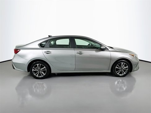 Used 2024 Kia Forte LXS image 9