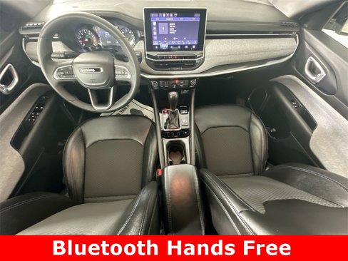 Used 2024 Jeep Compass Latitude image 11