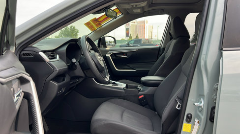 Used 2019 Toyota RAV4 XLE w/ Carpet Mat Package image 30