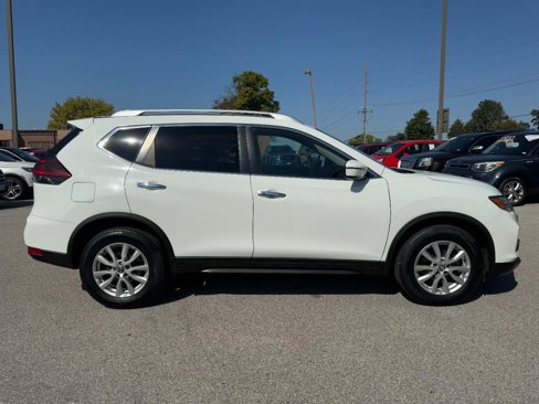 Used 2018 Nissan Rogue SV image 2
