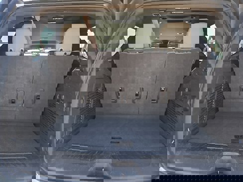 Used 2022 GMC Yukon SLT w/ SLT Luxury Package image 10